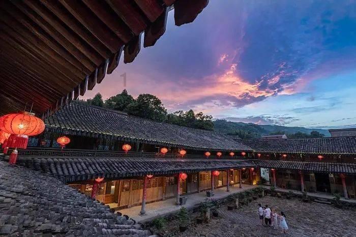 小球进黑洞