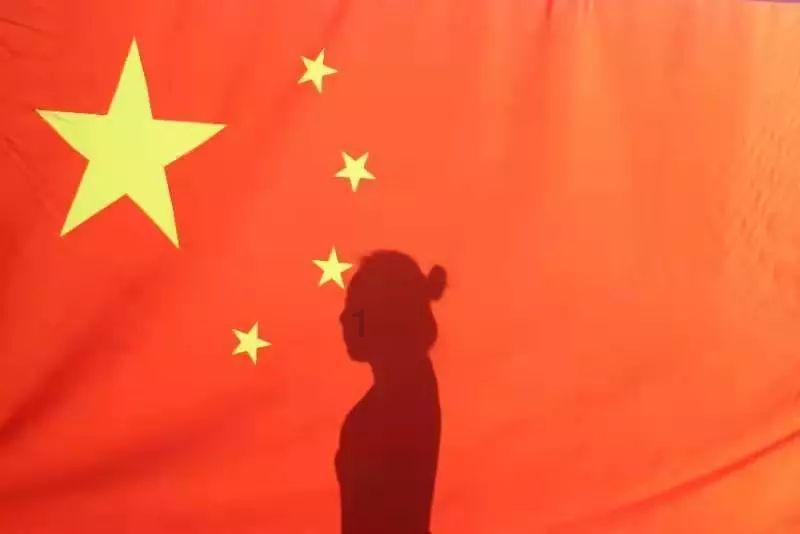 遥望齐州九点烟,一泓海水杯中泻